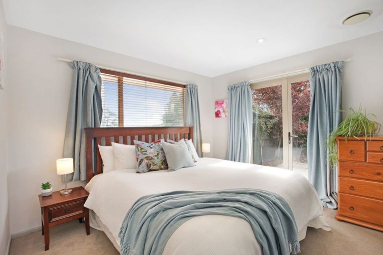 Photo of property in 1 Edgewater Lane, Halswell, Christchurch, 8025