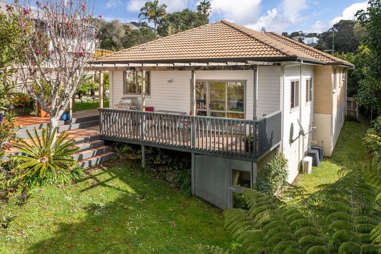 Photo of property in 17 Woodridge Avenue, Northcross, Auckland, 0630