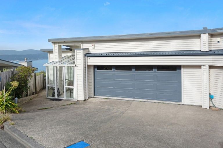 Photo of property in 28 Bennett Grove, Newlands, Wellington, 6037