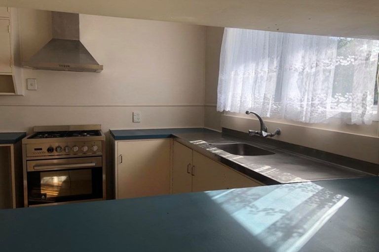 Photo of property in 1/84 Greenslade Crescent, Northcote, Auckland, 0627