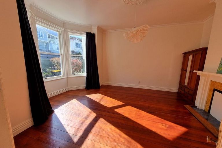 Photo of property in 35a Grant Road, Thorndon, Wellington, 6011