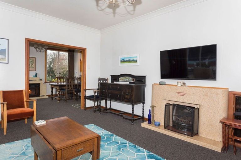 Photo of property in 40 Queen Street, Dannevirke, 4930