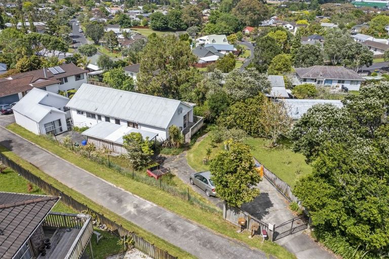 Photo of property in 9 Woodhouse Place, West Harbour, Auckland, 0618