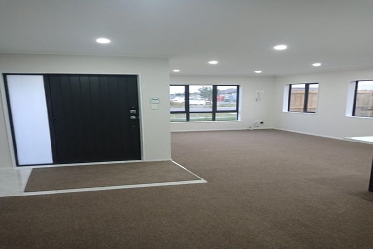 Photo of property in 21 Black Beech Crescent, Takanini, 2110