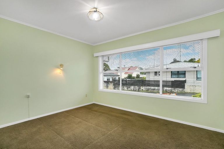 Photo of property in 1/42 Chartwell Avenue, Glenfield, Auckland, 0629