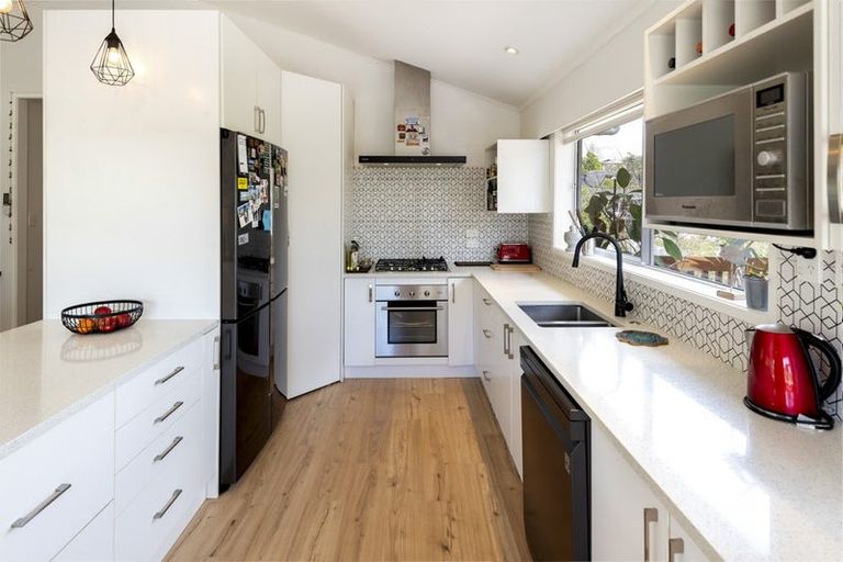 Photo of property in 12 Cheriton Road, Mellons Bay, Auckland, 2014