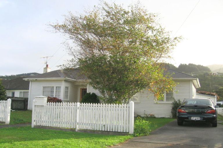 Photo of property in 19 Findlay Street, Tawa, Wellington, 5028