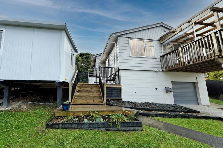 Photo of property in 32 Glenbervie Crescent, Massey, Auckland, 0614
