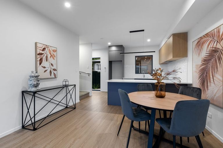 Photo of property in 21d Neal Avenue, Glenfield, Auckland, 0629