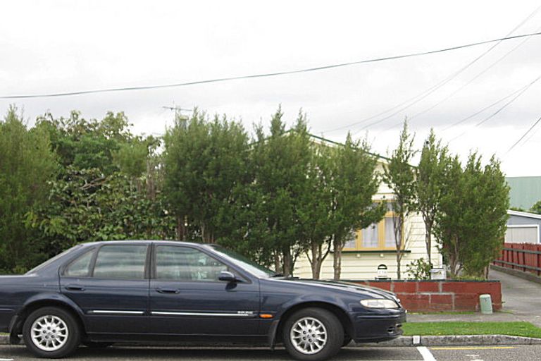 Photo of property in 21 Pilmuir Street, Hutt Central, Lower Hutt, 5010