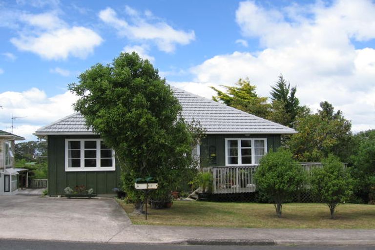 Photo of property in 1/1 Varlene Terrace, Forrest Hill, Auckland, 0620