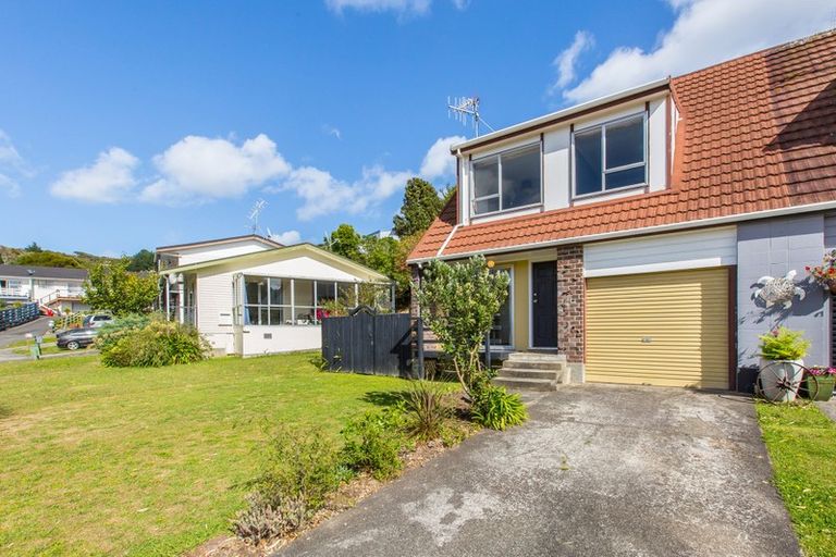 Photo of property in 4 Halyard Place, Whitby, Porirua, 5024