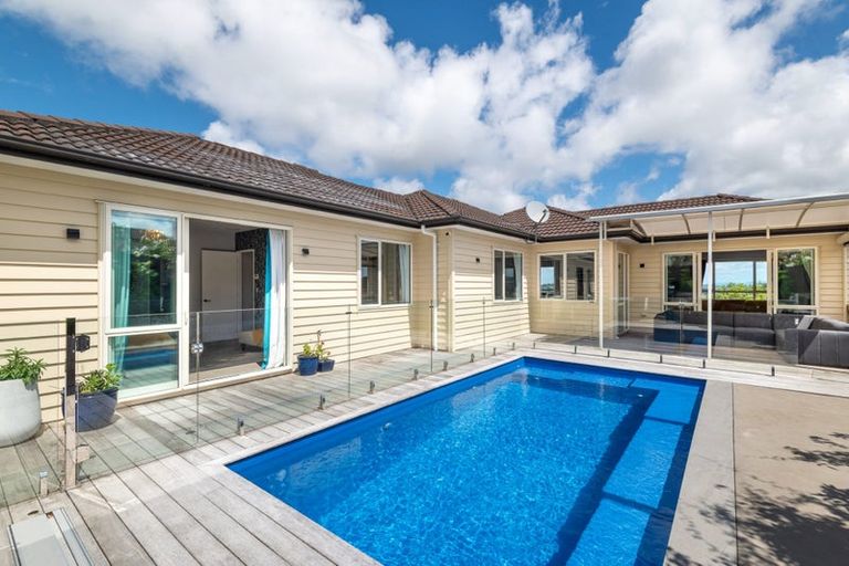 Photo of property in 76 Travis View Drive, Fairview Heights, Auckland, 0632