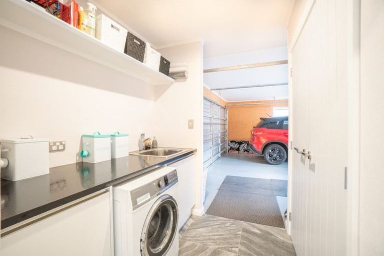 Photo of property in 3 Freedom Drive, Kelvin Grove, Palmerston North, 4414