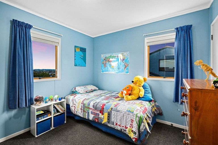 Photo of property in 85 Hobsonville Road, West Harbour, Auckland, 0618