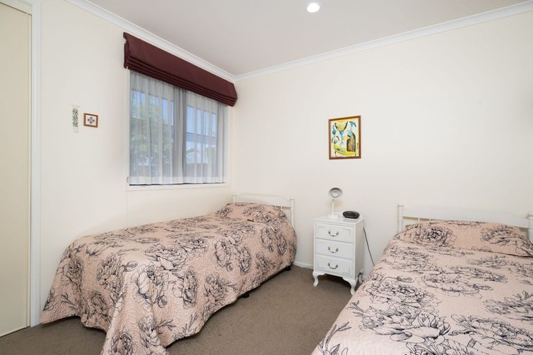 Photo of property in 56 Sapperton Drive, Henderson, Auckland, 0612