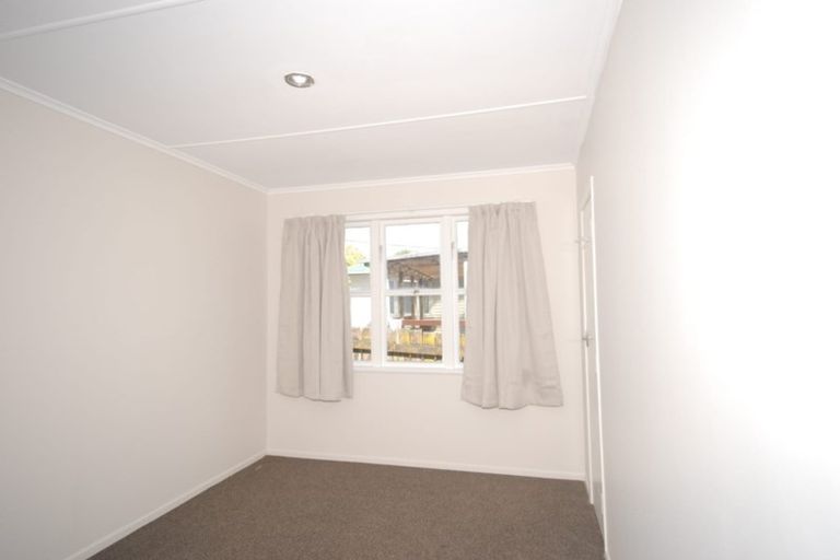 Photo of property in 21 Chilcott Road, Henderson, Auckland, 0612