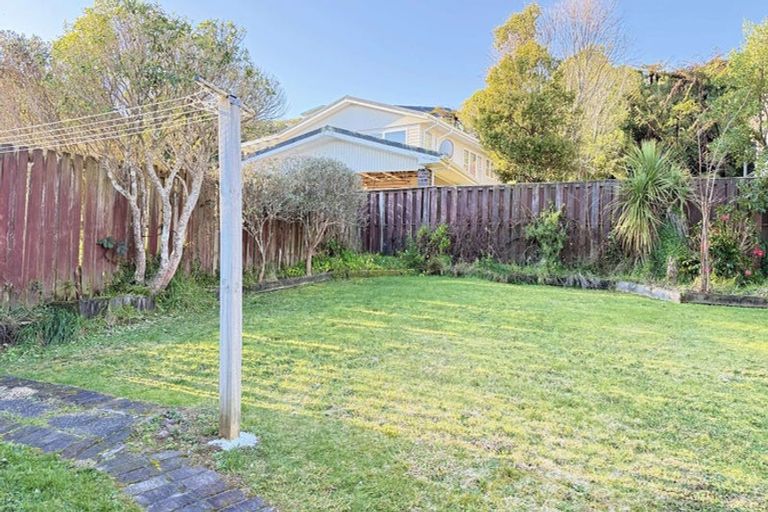 Photo of property in 17 Cypress Drive, Maungaraki, Lower Hutt, 5010