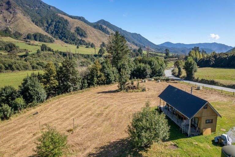 Photo of property in 636 Tutaki Road South, Tutaki, Murchison, 7077