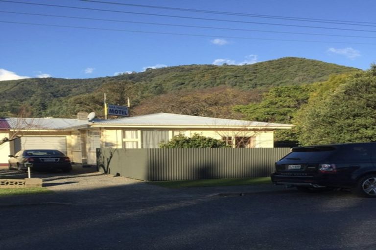 Photo of property in 30c York Street, Picton, 7220