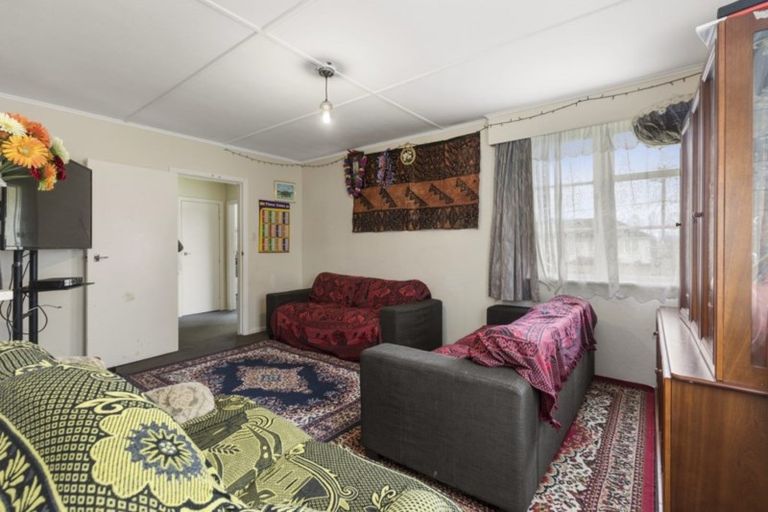 Photo of property in 17 Strand Crescent, Naenae, Lower Hutt, 5011