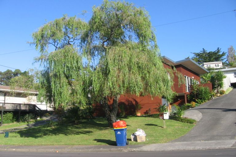 Photo of property in 1/18 Hogans Road, Glenfield, Auckland, 0629