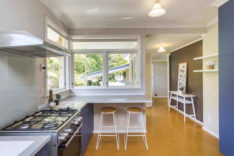 Photo of property in 19 Surrey Crescent, Hokowhitu, Palmerston North, 4410