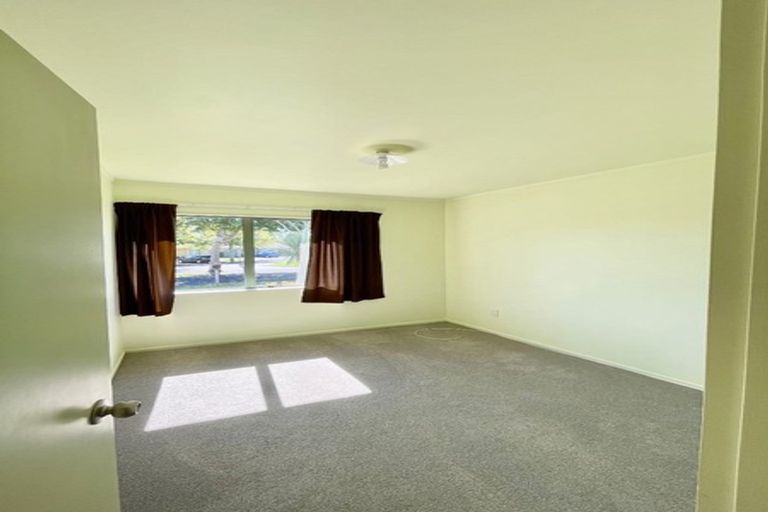 Photo of property in 1/12 Blueridge Close, Sunnyvale, Auckland, 0612