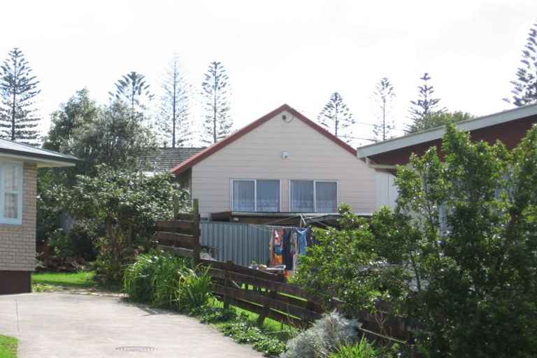 Photo of property in 1/17 Sarona Avenue, Glen Eden, Auckland, 0602