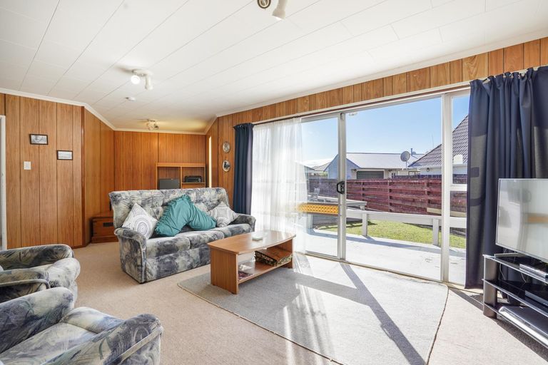 Photo of property in 8 Purdie Place, Milson, Palmerston North, 4414