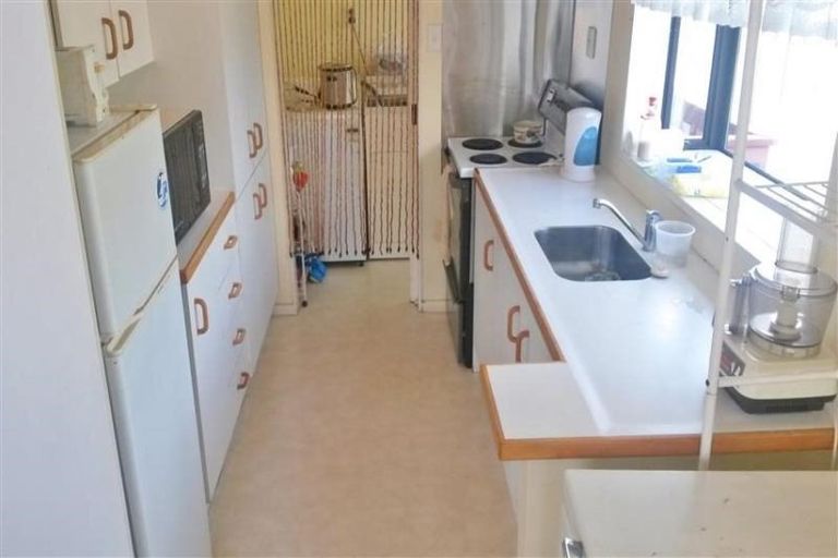 Photo of property in 2/388a West Coast Road, Glen Eden, Auckland, 0602