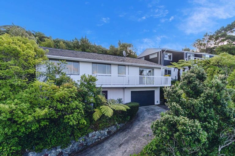 Photo of property in 70 Allington Road, Karori, Wellington, 6012