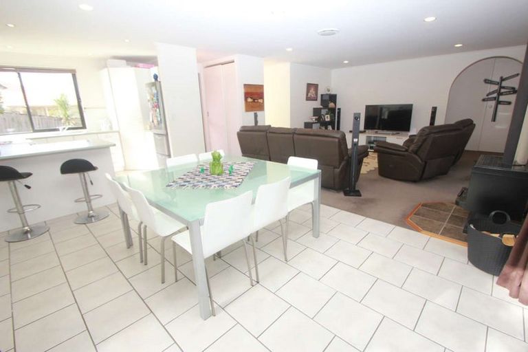 Photo of property in 11b Princess Maria Place, Massey, Auckland, 0614