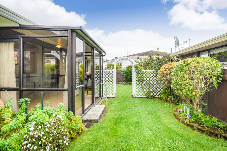 Photo of property in 4 Mcarthur Street, Terrace End, Palmerston North, 4410