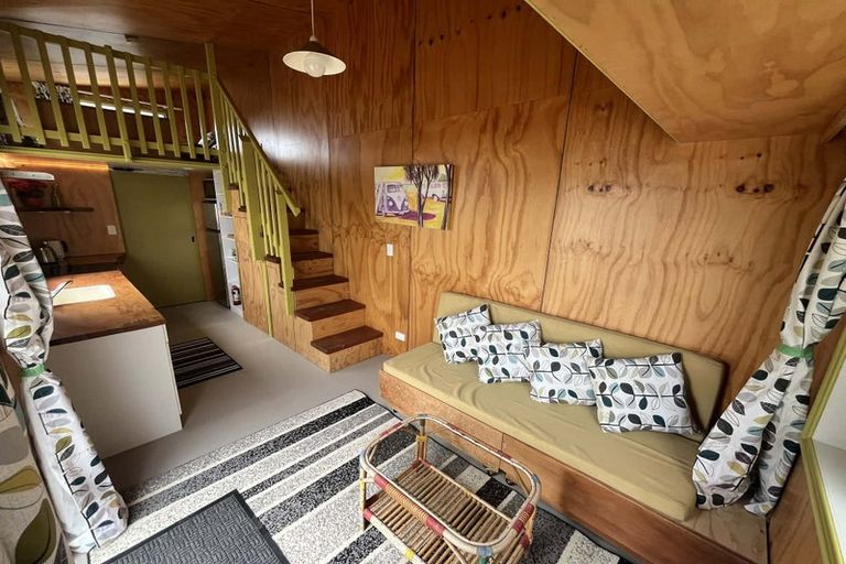 Photo of property in 51 Onewa Road, Northcote, Auckland, 0627