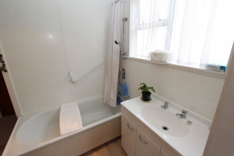 Photo of property in 1/4 Cluny Road, Plimmerton, Porirua, 5026