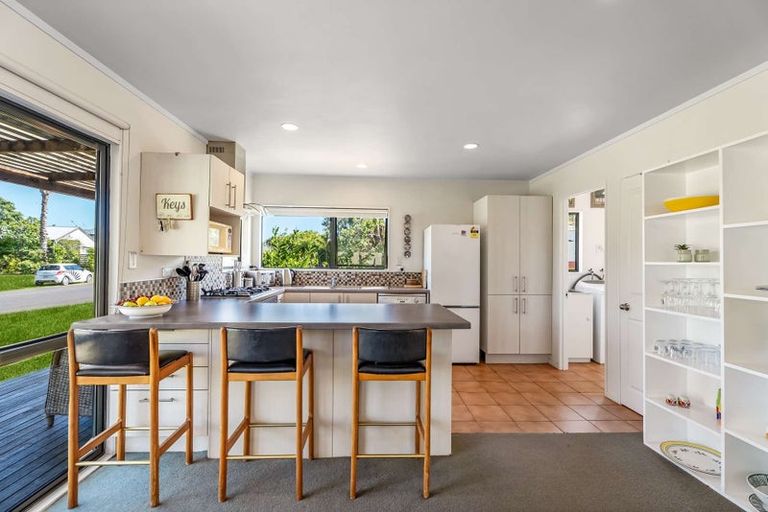 Photo of property in 106 Kowhai Avenue, Matarangi, Whitianga, 3592