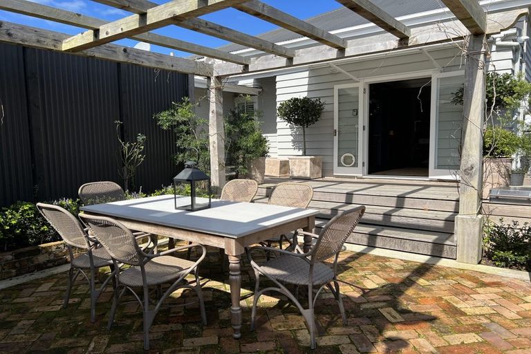 Photo of property in 2/2 Calliope Road, Devonport, Auckland, 0624