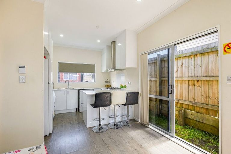 Photo of property in 49a Senator Drive, Manurewa, Auckland, 2105