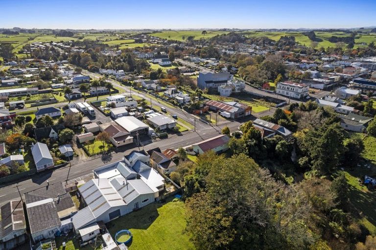 Photo of property in 129 Bridge Street, Eltham, 4322