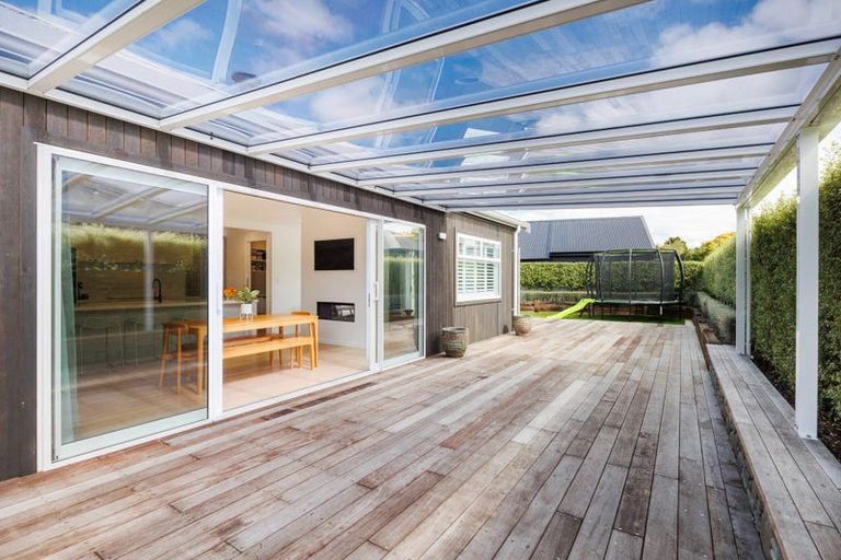 Photo of property in 48 Memorial Drive, Hokowhitu, Palmerston North, 4410