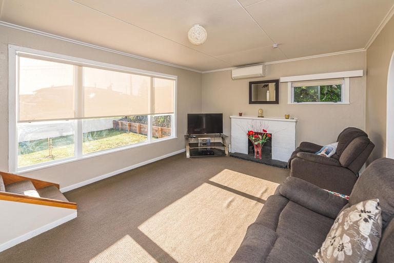 Photo of property in 28 Miro Street, Castlecliff, Whanganui, 4501