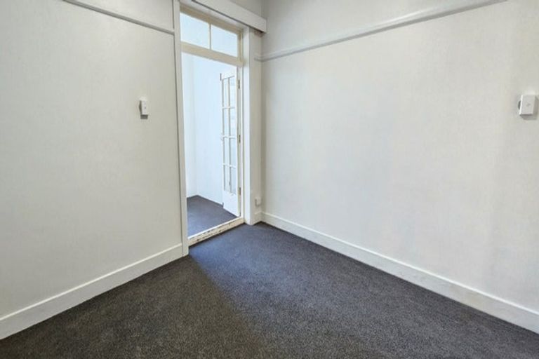 Photo of property in Devonport Apartments, 25/127 Saint Aubyn Street, New Plymouth, 4310