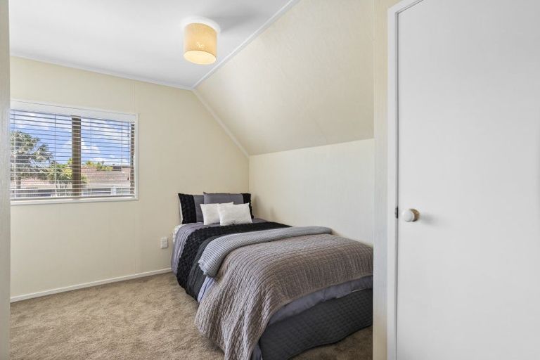Photo of property in 2/22 Bramley Drive, Farm Cove, Auckland, 2012
