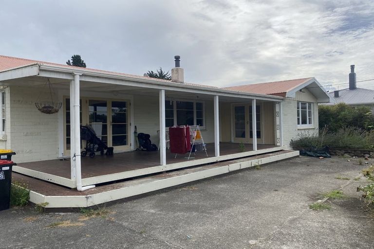 Photo of property in 10 Grey Street, Martinborough, 5711