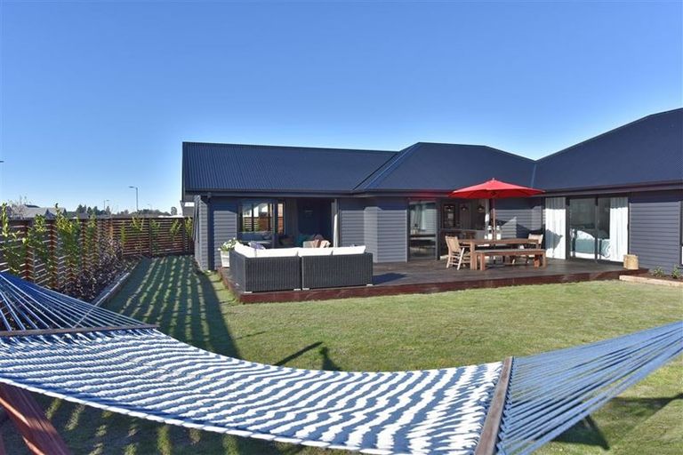 Photo of property in 40 Watkins Drive, Rangiora, 7400