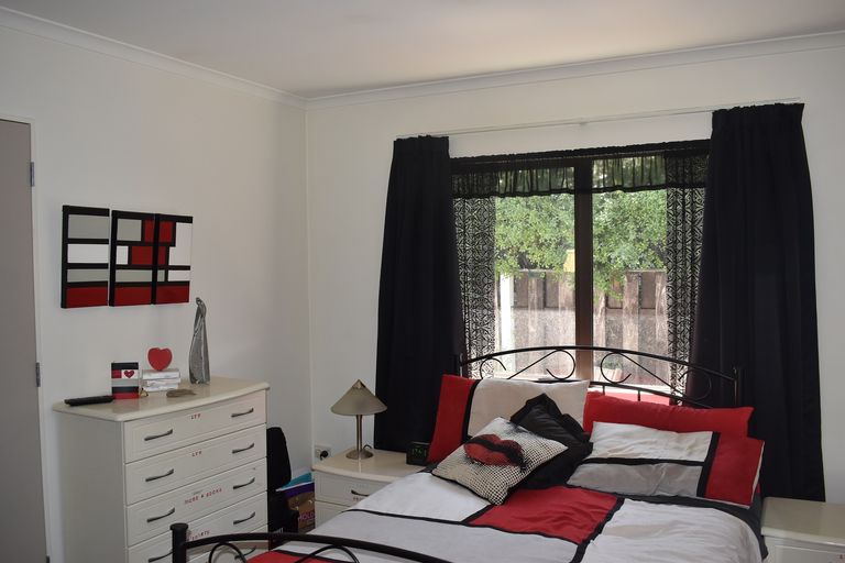 Photo of property in 194 High Street North, Carterton, 5713