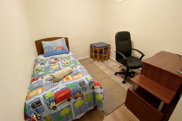 Photo of property in 15 Kingsclere Place, Goodwood Heights, Auckland, 2105