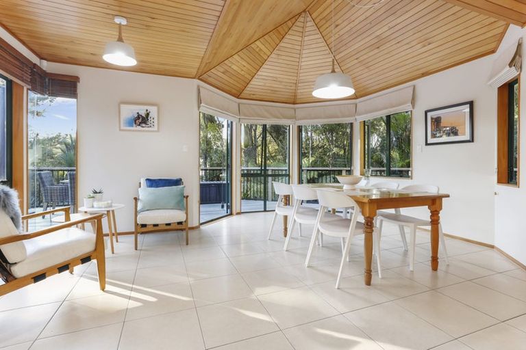 Photo of property in 22 Cochran Road, Oratia, Auckland, 0604