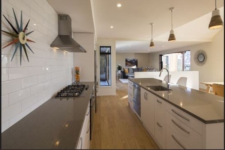 Photo of property in 37 Ruapehu Street, Paraparaumu, 5032